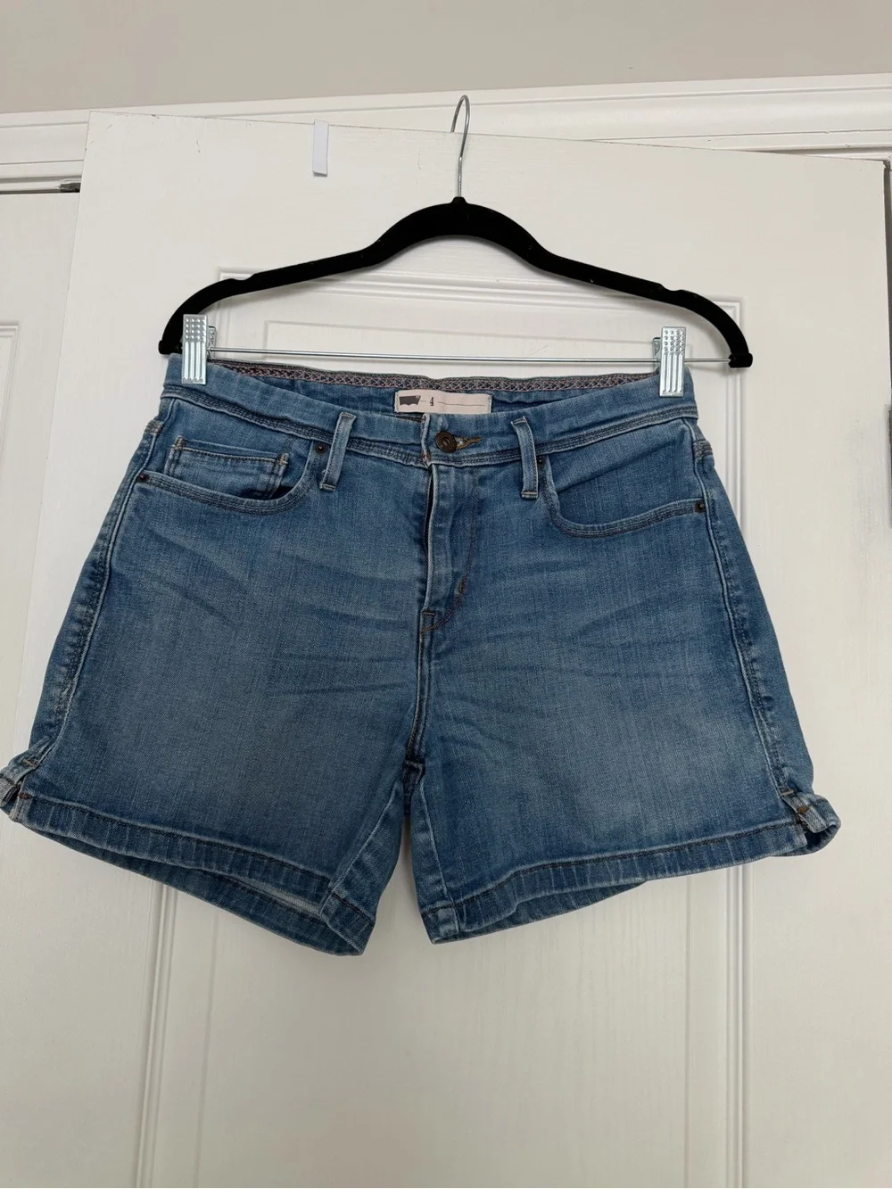 Levi's blue classic mid length denim shorts size 4